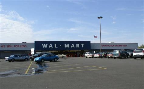 Walmart harvard il - Walmart Harvard, IL (Onsite) Full-Time. CB Est Salary: $27K/Year. Job Details. favorite_border. Walmart - 21101 Mcguire Rd - [Retail Associate / Team Member / up to $26-hr] - As a Cashier at Walmart, you'll: Smile, greet, and thank customers with a positive attitude; Stand for long periods of time while checking out customers quickly and ...